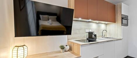 Fridge, microwave, oven, stovetop