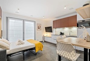 Iron/ironing board, WiFi, bed sheets - Modern Studio in Gasperich Near Cloche d'Or (Luxembourg)