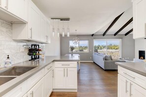 Interior - Unwind in Stunning Solana Beach Ocean View Rental (Solana Beach)