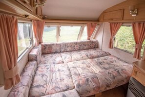 1 غرفة نوم وملاءات أسرّة