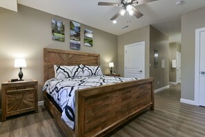 3 bedrooms, iron/ironing board, travel cot, WiFi - Ground Floor Condo with Indoor Pool in the Heart of Branson (Branson)