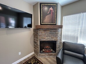 Smart TV, fireplace