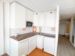 Fridge, oven, dishwasher