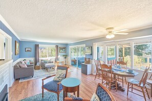 Téléviseur connecté, foyer, livres