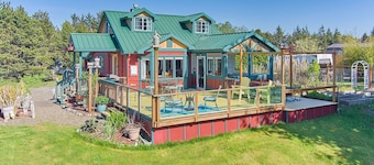 Dogs Ok, Large Deck, BBQ, Fire pit, Close to Beach (Brock)
