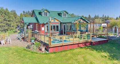 Dogs Ok, Large Deck, BBQ, Fire pit, Close to Beach (Brock)
