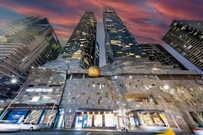 Unclassified image, 3 of 16, button - A Cozy 2BR Apt for 6 Next to Southern Cross (Melbourne)