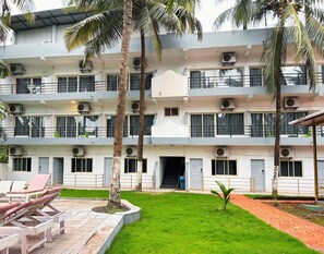 슈피리어 더블룸, 수영장 전망 | 발코니 전망