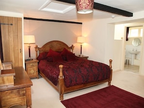 Quarto luxo | Roupas de cama premium, edredons de pluma, individualmente decorados