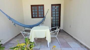 Family Room | Minibar, free WiFi, bed sheets