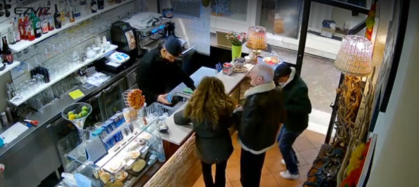 Colazione continentale, servita tutte le mattine (10 EUR a persona) 