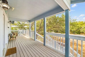 Terrace/patio - Corner Lot Home w/Backyard Oasis | Private Pool & Spa | 3 Min to Beach | 6 Bikes (Seagrove Beach)