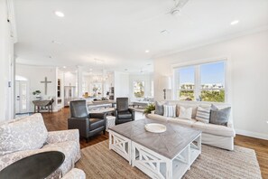 Televisión y oficina 