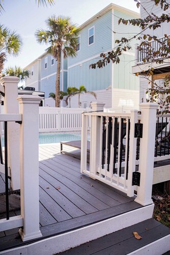 Slow Pace Beach Living - Pool - Steps from Beach