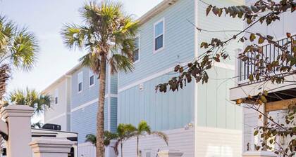 Casual Beach Getaway - Pool - Short Walk to Beach