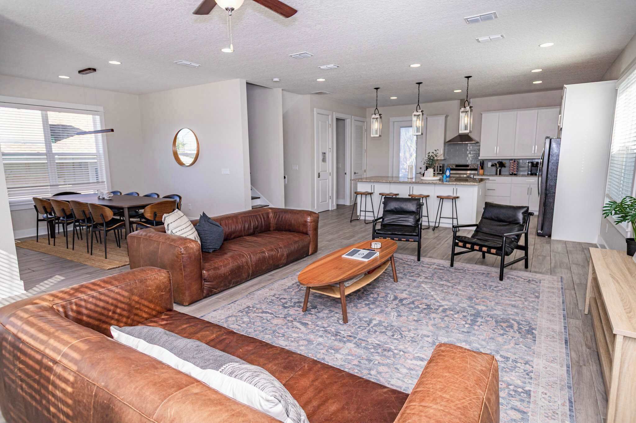 Een televisie en een kantoor