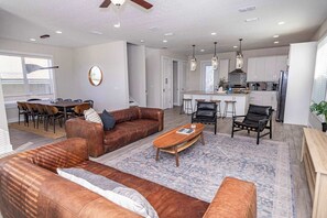 TV, offices - Casual Beach Getaway - Pool - Short Walk to Beach (Jacksonville Beach)