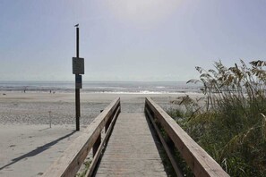Una spiaggia nelle vicinanze