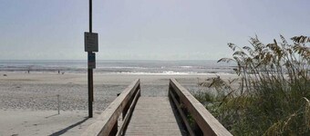 Beachside Cottage Home - Short Walk to the Beach