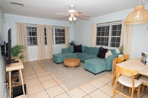 テレビ、書斎 / ワークスペース