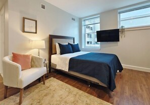Desk, iron/ironing board, WiFi, bed sheets