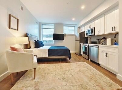 Fun Cozy Studio Apts - 1 Mile to TIAA Bnk Fld!