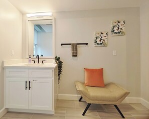 Interior - Fun Cozy Studio Apts - 1 Mile to TIAA Bnk Fld! (Jacksonville)