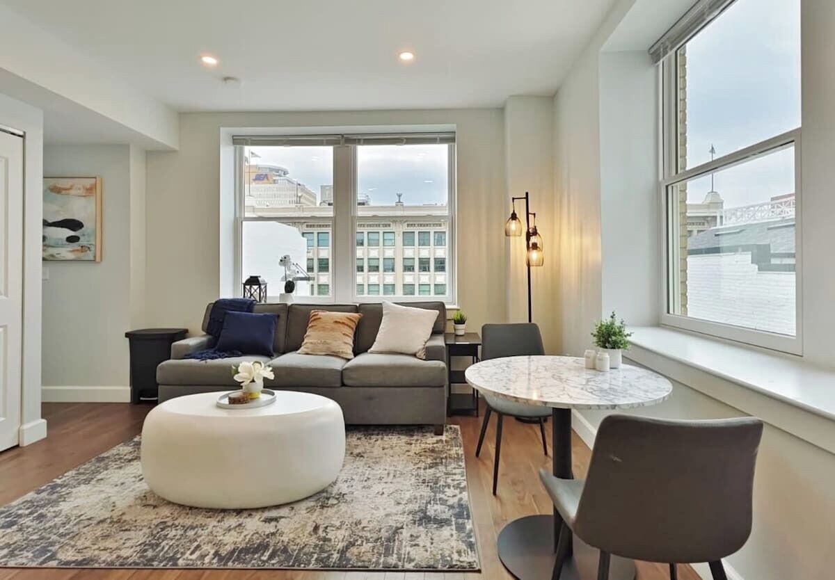 Charming 1 BR Apts - 1.25 Miles to TIAA Bnk Fld!