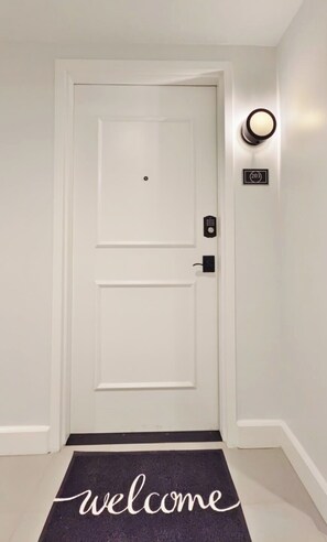 Interior - Fun Cozy Studio Apts - 1 Mile to TIAA Bnk Fld! (Jacksonville)