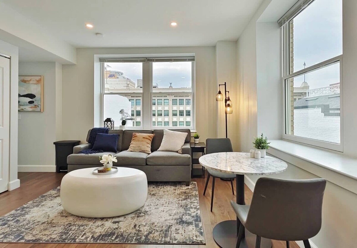 Charming 1 BR Apts - 1.25 Miles to TIAA Bnk Fld!