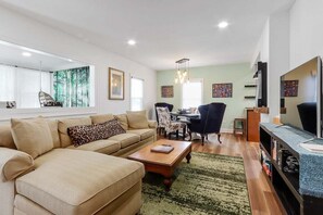 TV - Newly Renovated |Private Home in the Heart of Downtown Lake Geneva |Dog Friendly |Secluded Back Deck (Lake Geneva)