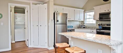 Refrigerador, microondas, horno y lavavajillas