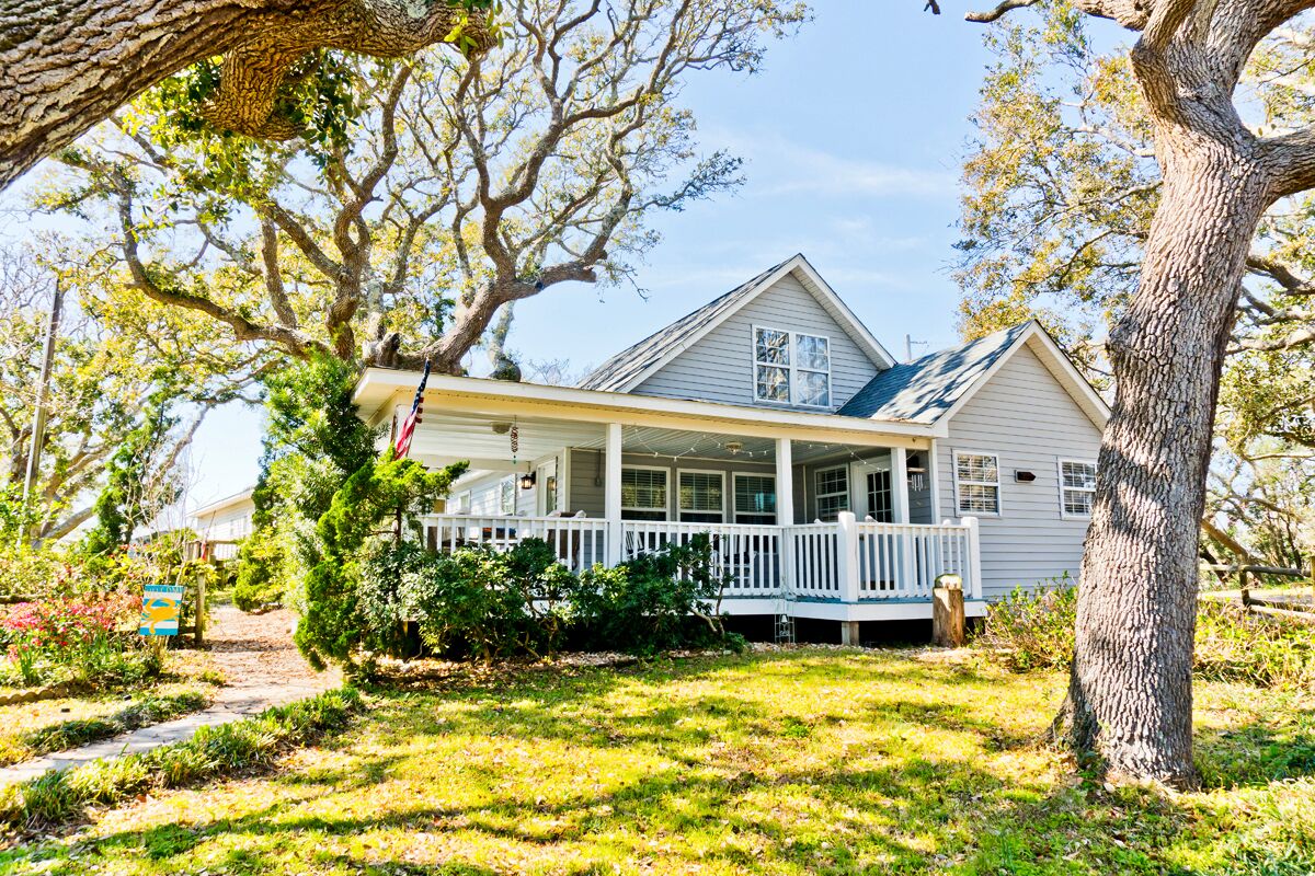 Salty Oaks, Soundside House  in  Salter Path, North Carolina!