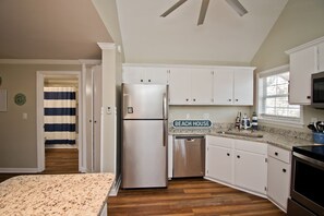 Frigorifero, microonde, forno, lavastoviglie