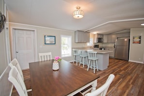 Dining - Sandy Oaks, Soundview House in Salter Path, NC! (Salter Path)