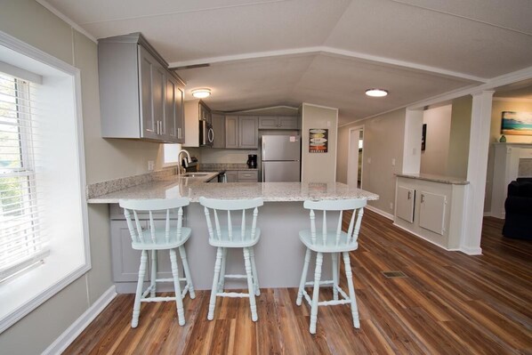 Kylskåp, mikrovågsugn, ugn och diskmaskin