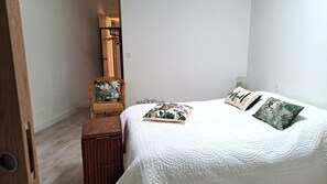2 habitaciones, tabla de planchar con plancha, wifi y ropa de cama