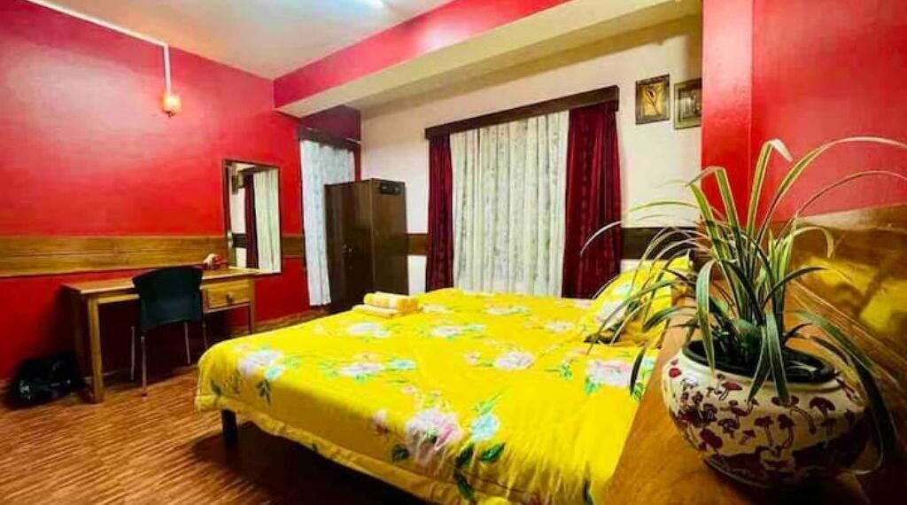 4 bedrooms, in-room safe, desk, iron/ironing board