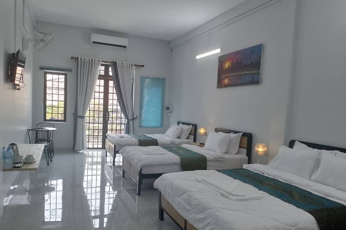 Family Suite | 4 bedrooms, minibar, free WiFi