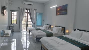 Family Suite | 4 bedrooms, minibar, free WiFi