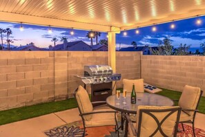 屋外ダイニングエリア