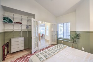 3 Schlafzimmer, Schreibtisch, Bügeleisen/Bügelbrett, Reisekinderbett