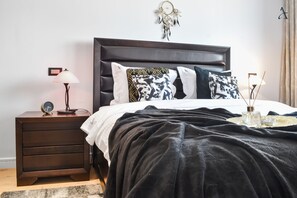 1 bedroom, desk, free WiFi - The Lair (Bucharest)