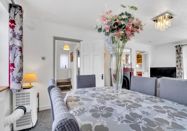 3 camere, una scrivania, ferro/asse da stiro, Wi-Fi gratuito