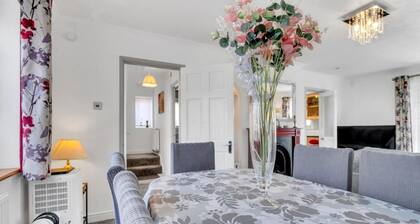 Valley Rise | By My Getaways | Free Parking