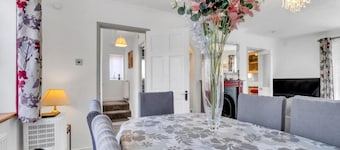 Valley Rise | By My Getaways | Free Parking