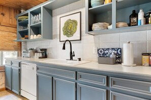 Fridge, microwave, oven, stovetop - Waterlily Serenity | 2 Bedroom | Creekside (Wimberley)