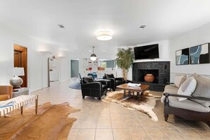 Televisión y oficina 