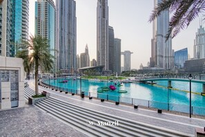 View from property - Manzil - Spacious 3B Villa w/ Burj & Fountain View (Dubai)