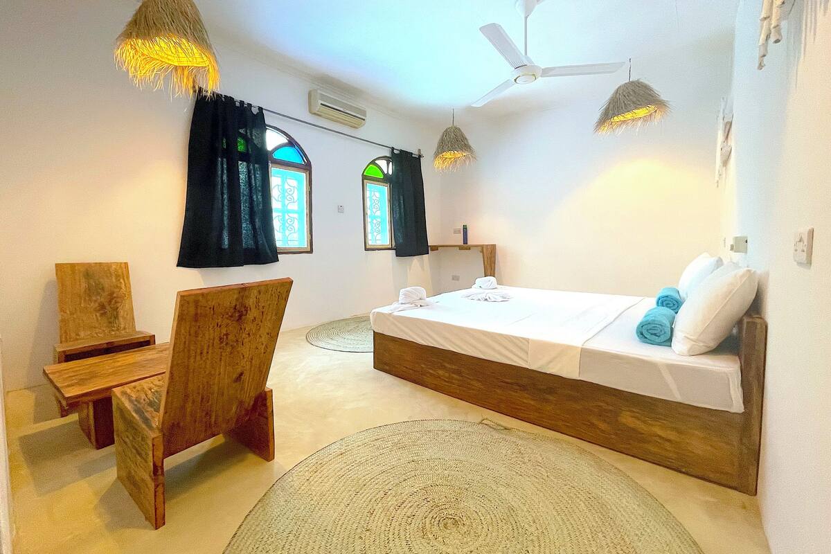 デラックス ダブルまたはツインルーム 禁煙 (Room Upstairs in Villa with Pool) | セーフティボックス (室内)、遮光カーテン、WiFi (無料)、客室ごとに異なる装飾
